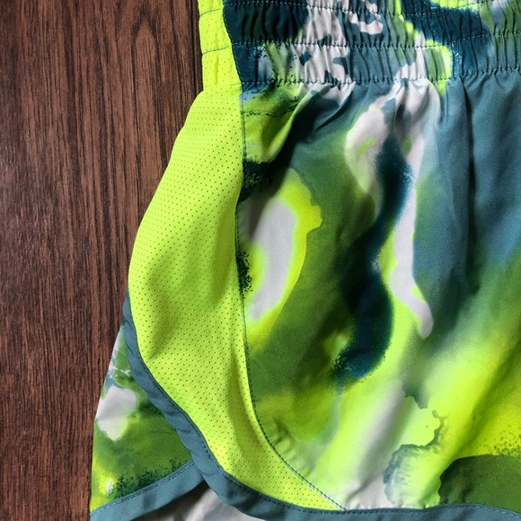 Nike Dri-Fit Shorts - Picture 3 of 4